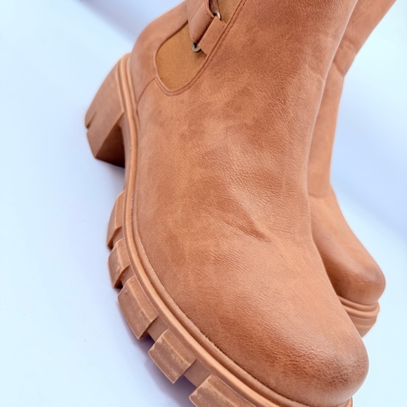 Pierre Dumas Camden Lug Ankle Boots - Picture 4 of 6